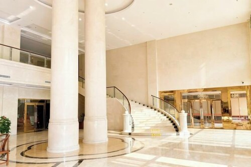 BI SHUI LAN TIAN GRAND HOTEL