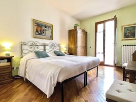 Standard Double Room, 1 King Bed, Non Smoking, Private Bathroom | Room amenity
