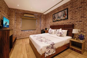 Luksusrom | 1 soverom, skrivebord, skrivebord for bærbar PC og strykejern/-brett