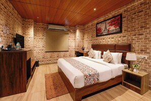 Business Room, Non Smoking, Private Bathroom | 1 bedroom, desk, laptop workspace, iron/ironing board - Hotel Nevesa Mahadevapura (Bengaluru)