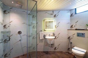 Camera Business, non fumatori, bagno privato | 1 camera, una scrivania, postazione laptop, ferro/asse da stiro