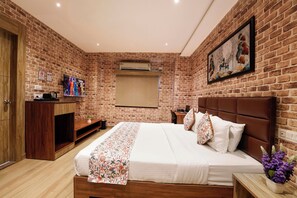 Habitación empresarial, para no fumadores, baño privado | 1 habitación, escritorio y espacio para trabajar con laptop 