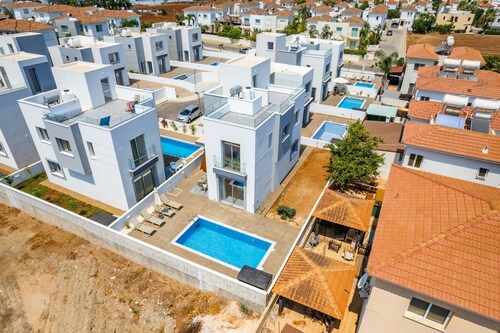 Villa Seabreeze Artemis by Ezoria Villas