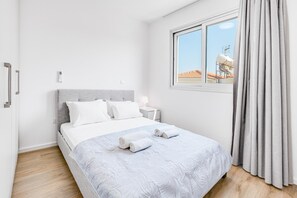 3 slaapkamers, een strijkplank/strijkijzer, wifi, beddengoed