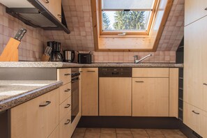 Fridge, stovetop, dishwasher, coffee/tea maker