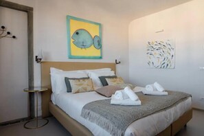 4 bedrooms, in-room safe, desk, iron/ironing board - Stunning Attic Apartment with Elevator in Florence City Center
 (Firenze)