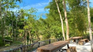 Outdoor dining - Khaopubpa Resort (Na Yong)