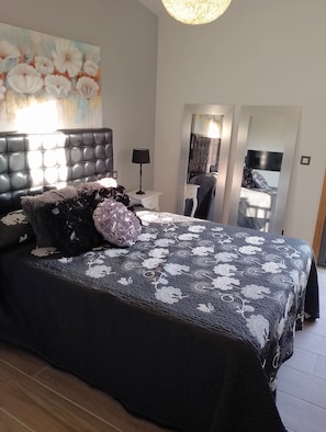 1 bedroom, bed sheets