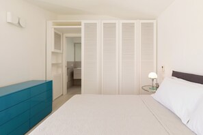 4 chambres, fer et planche à repasser, lits bébé (gratuits)