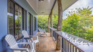Chalé família, 2 quartos, sacada, vista para a montanha | Terraço/pátio