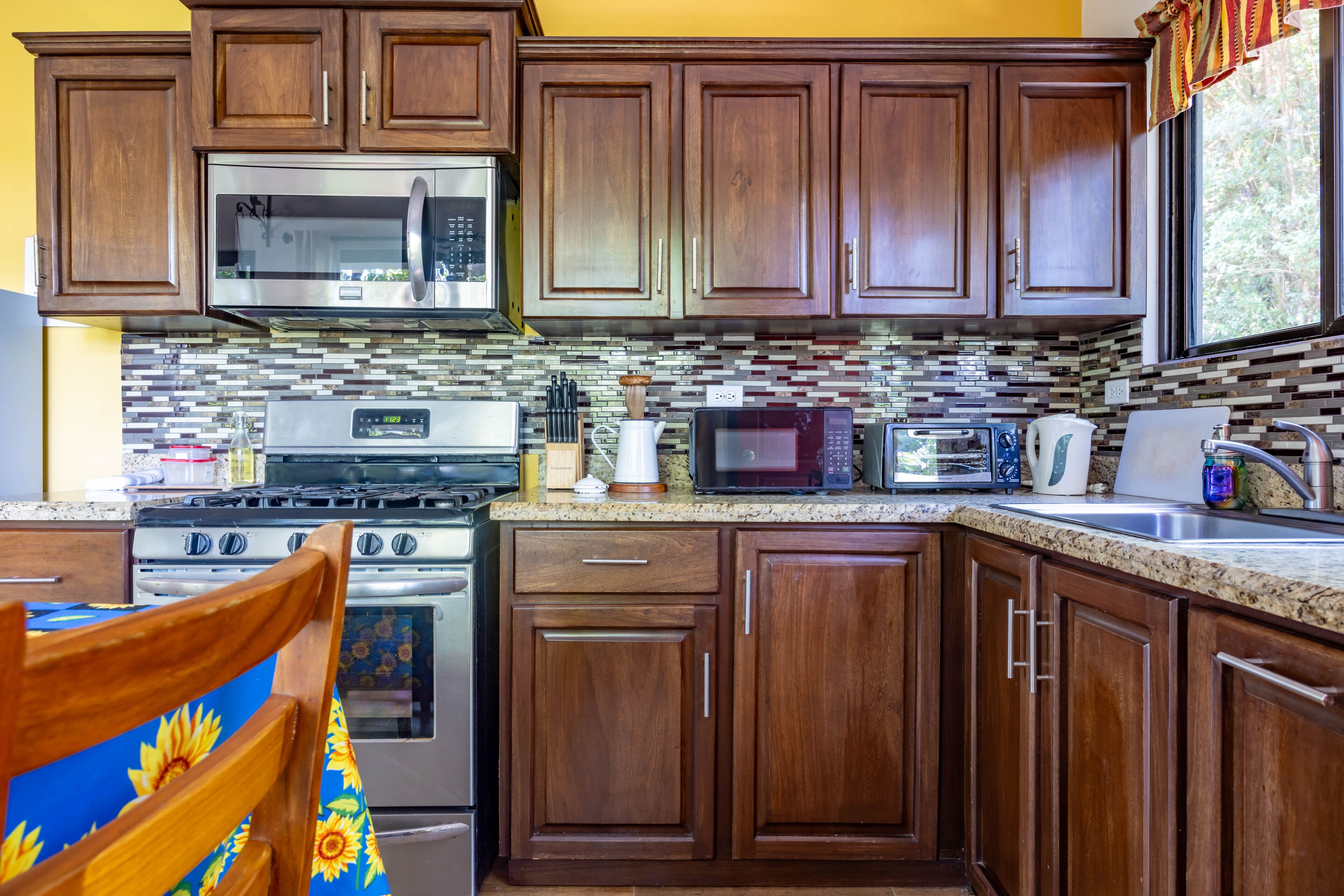 舒適洋房, 2 間臥室, 陽台, 山景 | 私人廚房 | 電冰箱、微波爐、鍋具/餐盤/廚房用品