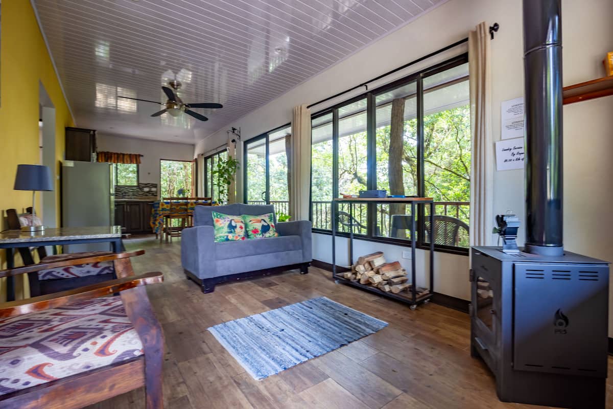 Comfort Bungalow, 2 Bedrooms, Balcony, Mountain View | Living area | Fireplace