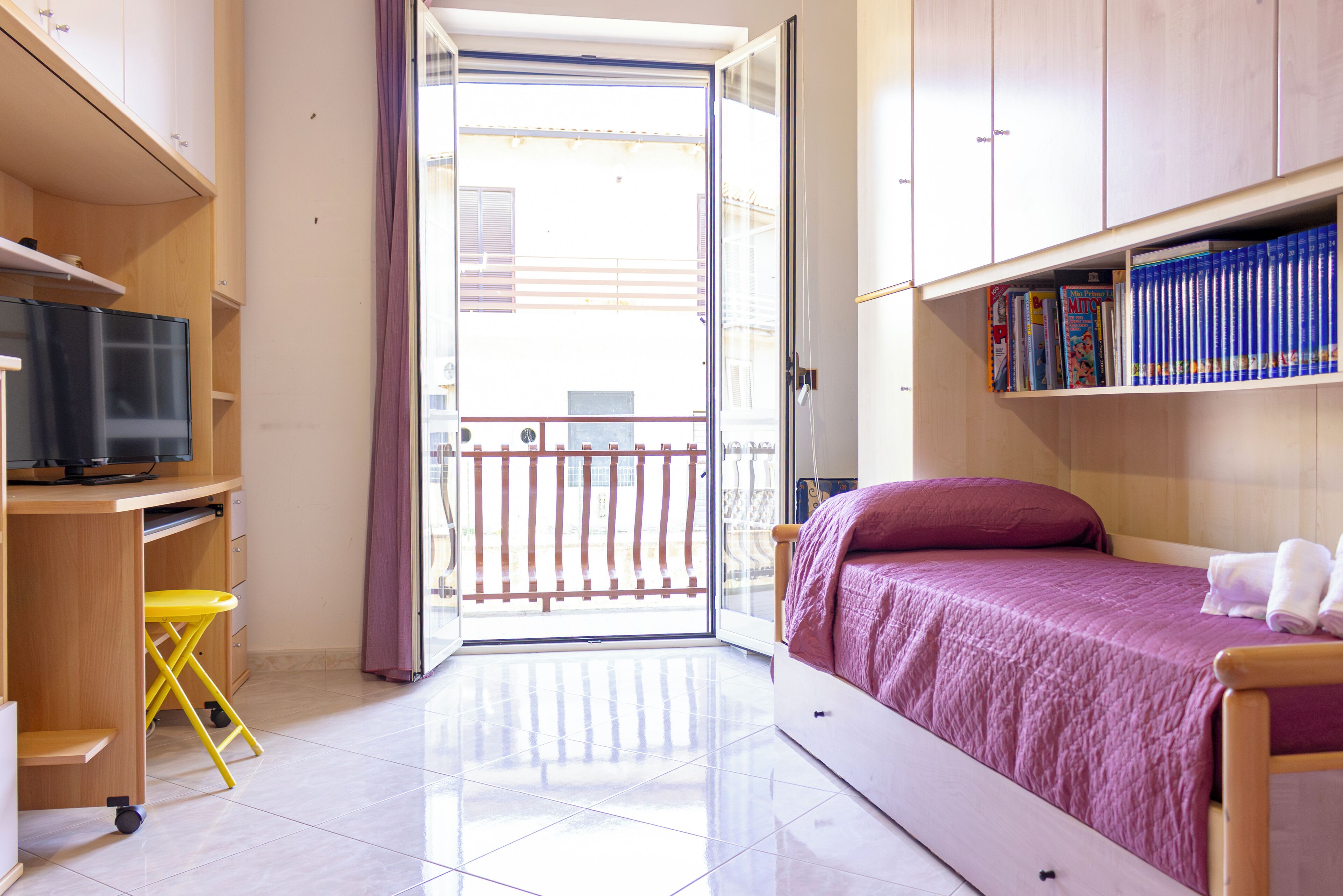 2 bedrooms, desk, iron/ironing board, WiFi