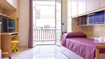 2 slaapkamers, een bureau, een strijkplank/strijkijzer, wifi