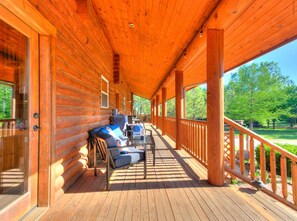 Terrace/patio - Naffcation Lodge OKC Cabin And Guest House Retreat On 5 Acres (Oklahoma City)