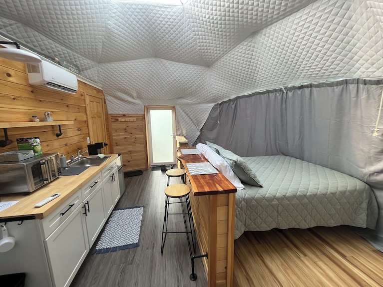 Cozy Lakeside Glamping Dome With Fireplace, Ac And Full Bath. - Maine