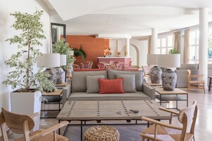 Sala de estar en el lobby