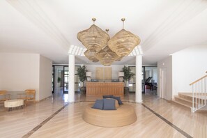 المنشأة من الداخل