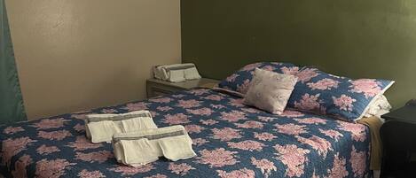 1 bedroom, desk, WiFi, bed sheets