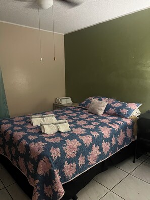 1 Schlafzimmer, Schreibtisch, WLAN, Bettwäsche