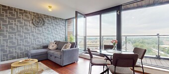 Basildon - 2 Bed Flat - Sleeps 5 - Near Station