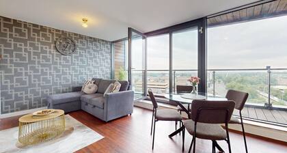 Basildon - 2 Bed Flat - Sleeps 5 - Near Station