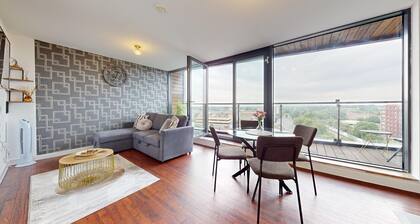 Basildon - 2 Bed Flat - Sleeps 5 - Near Station