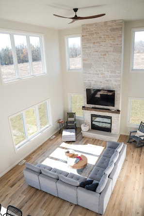 Smart TV, fireplace, video games, table football - 2024 Highland Home - New Build
Indoor Pickleball/Badminton/Basketball Court (Fish Creek)