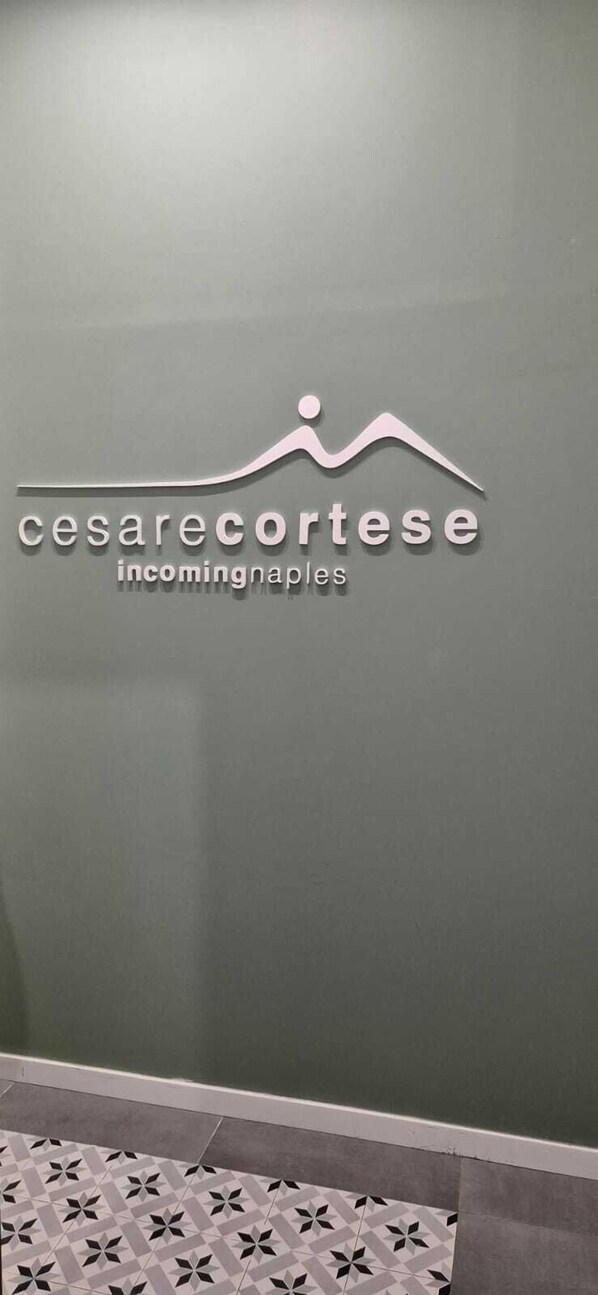 35–tuumainen taulutelevisio, jossa digitaalikanavat