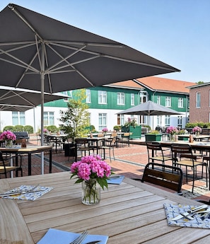 HĂ€r finns 3 restauranger som serverar frukost, lunch, middag och brunch