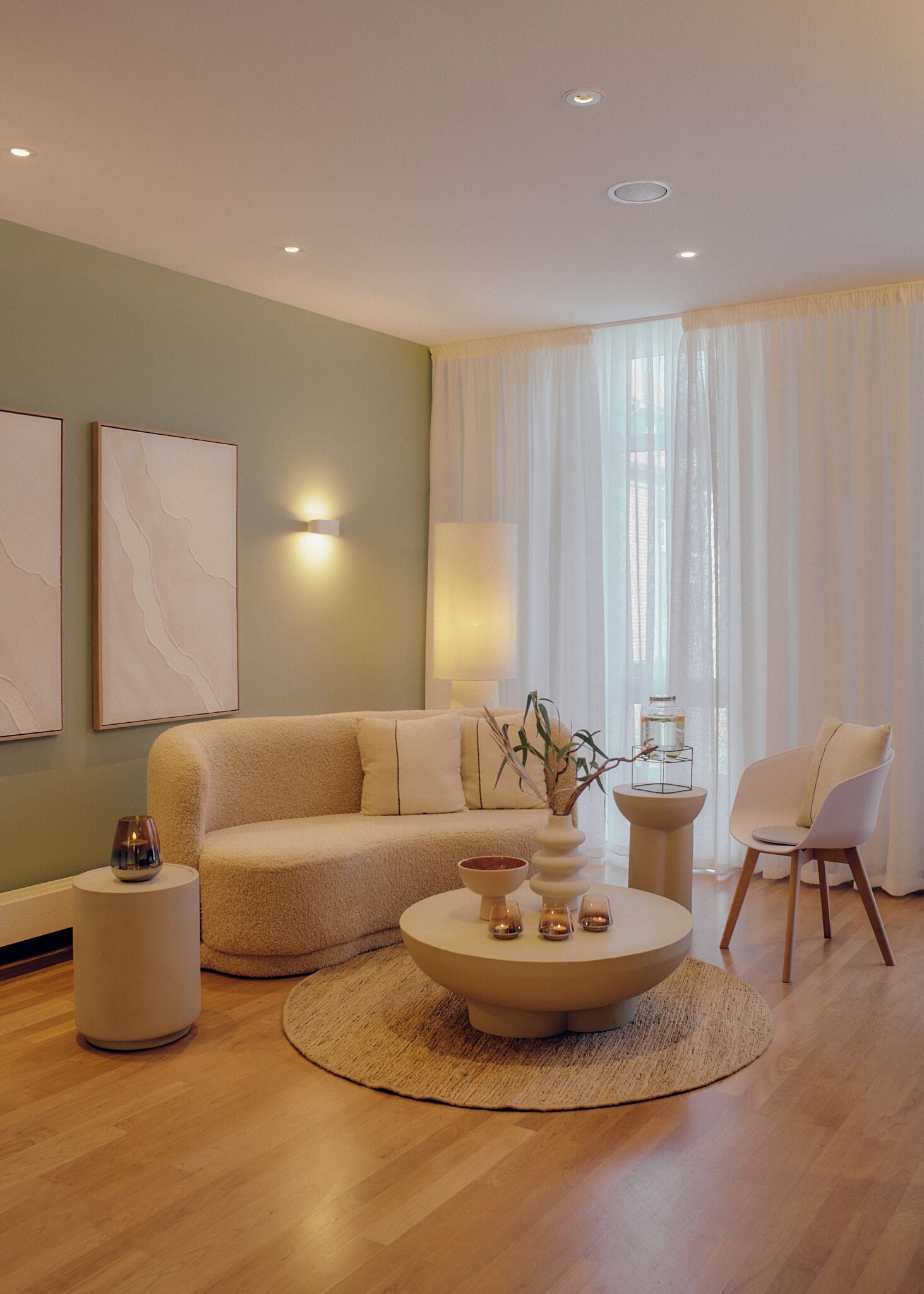 ボディ トリートメント、フェイシャル トリートメント、1  室のトリートメントルーム、マニキュアとペディキュア