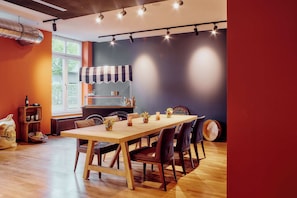 3 restaurants; breakfast, lunch, dinner and brunch served  - Aparthotel am Golfclub Treudelberg (Hamburg)