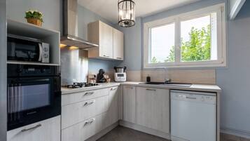 Micro-ondes, four, plaque de cuisson, lave-vaisselle