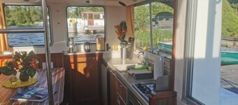 Yacht charter in Mecklenburgische Seenplatte-Locaboat - Pénichette 935 W (1989)