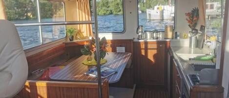 Kühlschrank, Ofen, Herdplatte, Wasserkocher