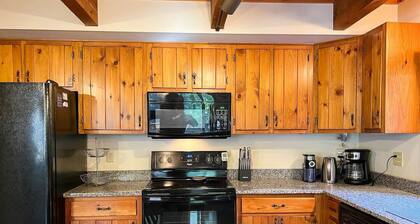 Close to all Conway has to offer! 5 queen beds, personal sauna and hot tub!