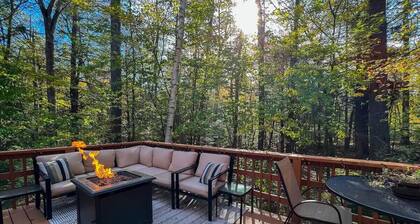 Close to all Conway has to offer! 5 queen beds, personal sauna and hot tub!