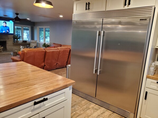 Interior - Charming 4-bedroomHorse Ranch farmhouse in enjoyable Lebanon with AC, Wifi (Lebanon)