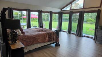 4 bedrooms, in-room safe, iron/ironing board, WiFi (free)