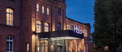 Vista frontal de la propiedad