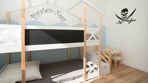 3 Schlafzimmer, Schreibtisch, Bügeleisen/Bügelbrett, Reisekinderbett