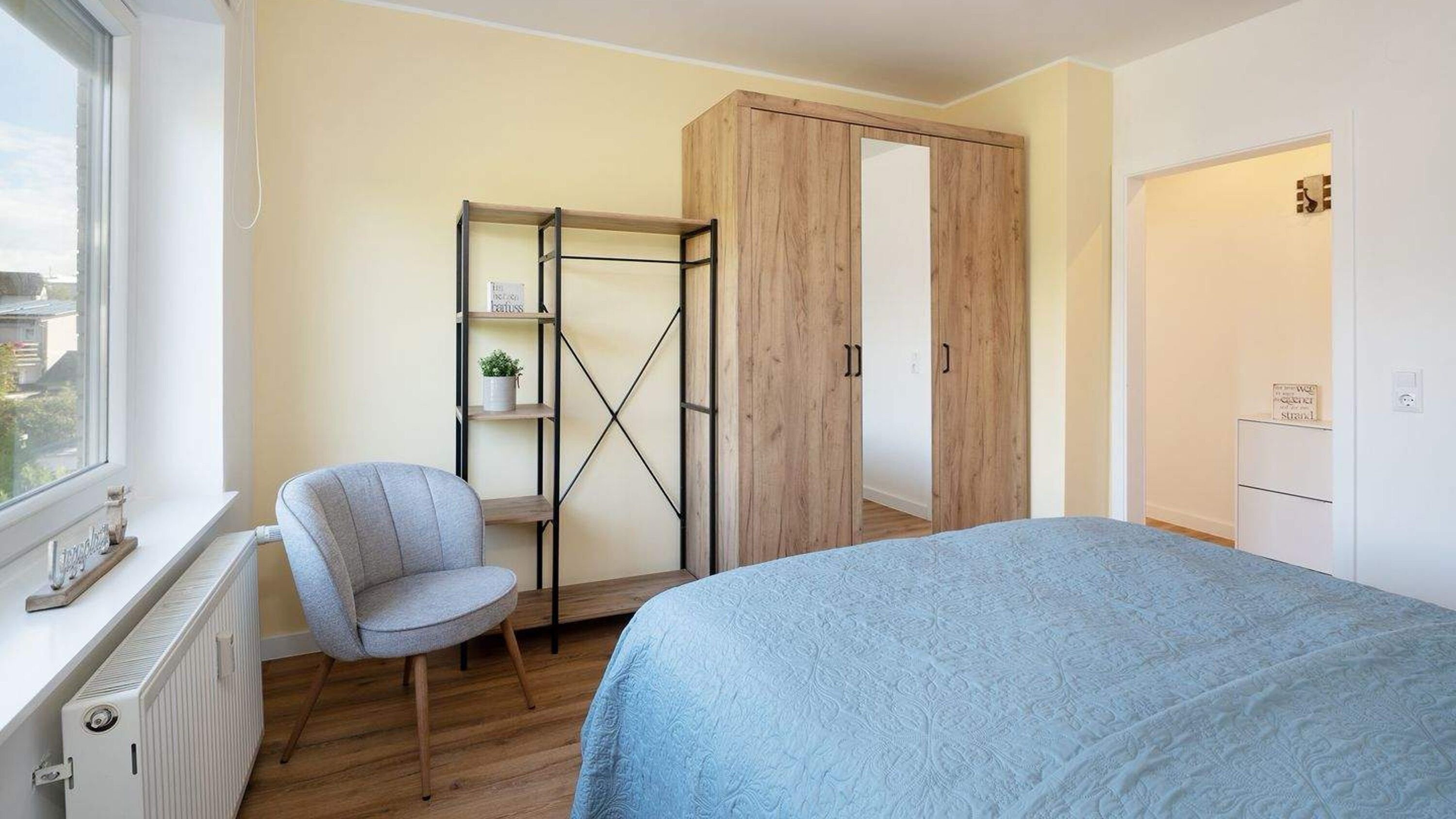 3 camere, una scrivania, ferro/asse da stiro, culla da viaggio