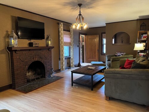 Historic Twin Tudors Inn Northwest Room (KP1400NW)