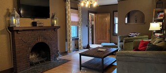 Historic Twin Tudors Inn Northwest Room (KP1400NW)