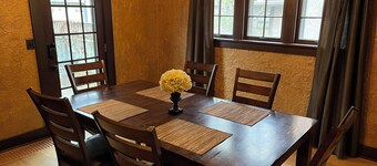 Historic Twin Tudors Inn Southeast Room (KP1400SE)