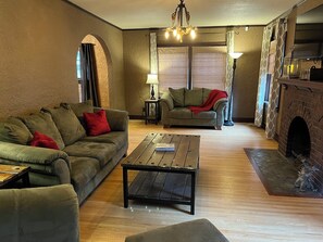 Smart-tv, pejs, videospil, dvd-afspiller