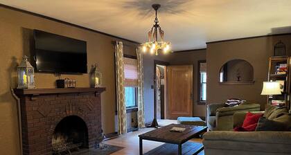 Historic Twin Tudors Inn Southeast Room (KP1400SE)