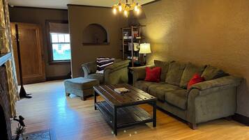 Smart TV, fireplace, video games, DVD player