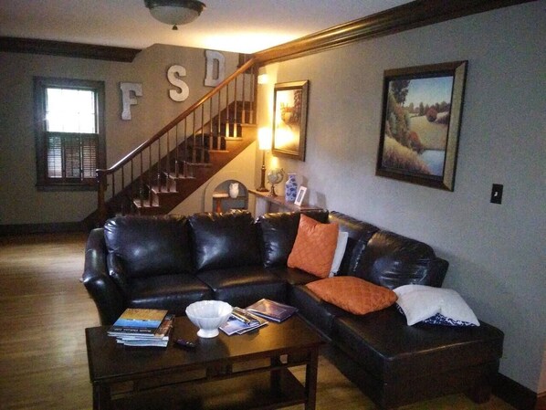 智能电视、壁炉、电子游戏、DVD 播放器