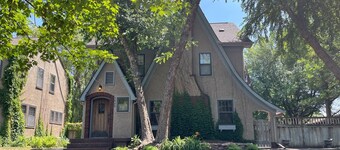 Historic Twin Tudors Inn KP1404 Basment Room (KP1404BMNT)